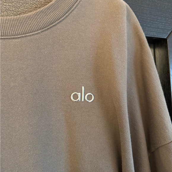 Alo Accolade Sweatshirt - Picture 6 of 8